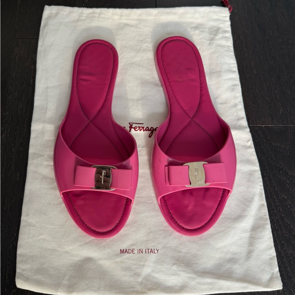 Salvatore Ferragamo Cirella Jelly Slide Sandals With Vara Bow